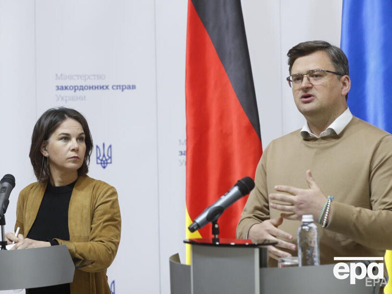 Кулеба після зустрічі з Бербок подякував Німеччині за позицію щодо нафтового ембарго