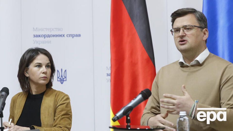 Кулеба після зустрічі з Бербок подякував Німеччині за позицію щодо нафтового ембарго