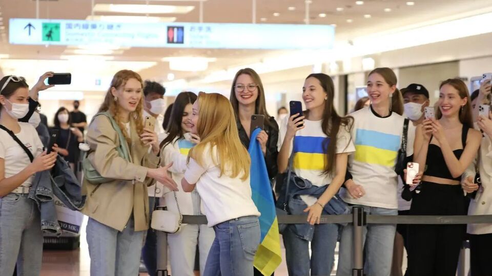 Приезд Тины Кароль в Японию организовал поддерживающий Украину японский филантроп Микки Микитани