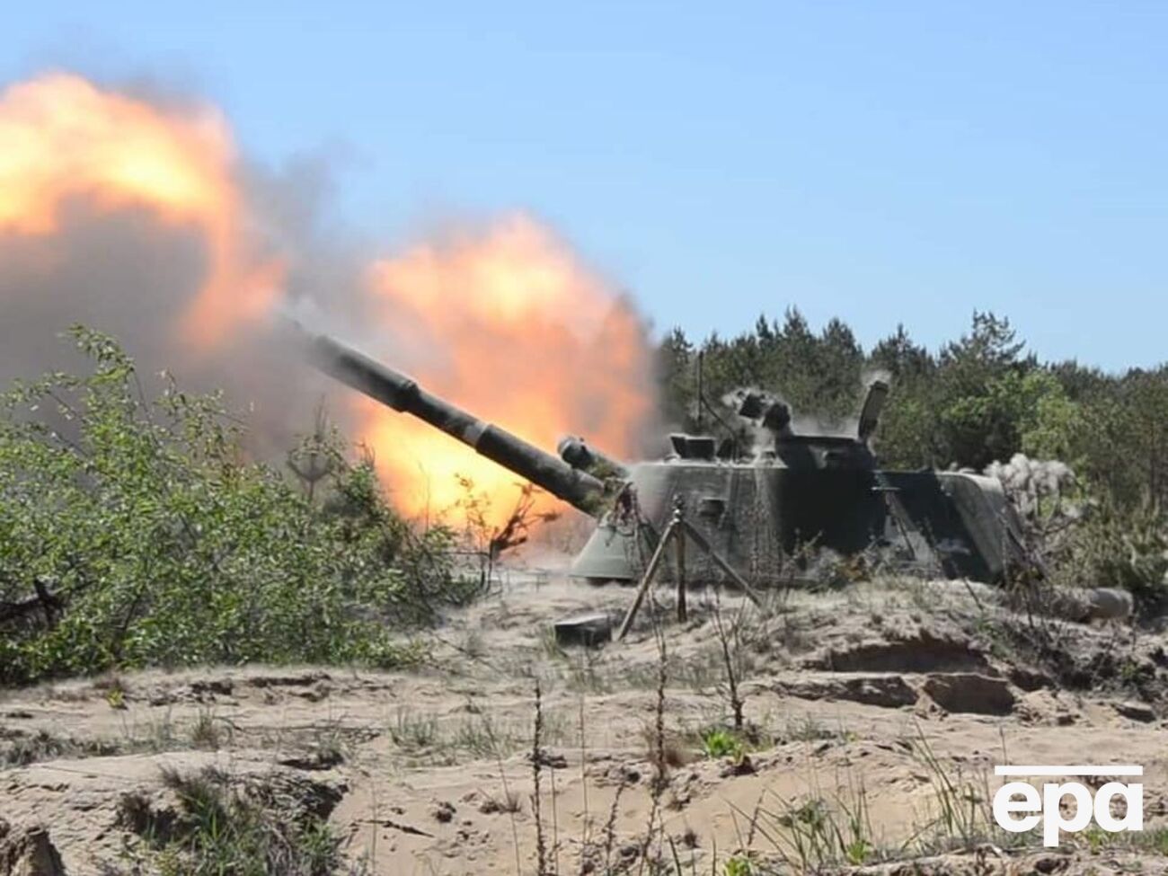 Запад начал давать Украине военную помощь, отметил Жданов