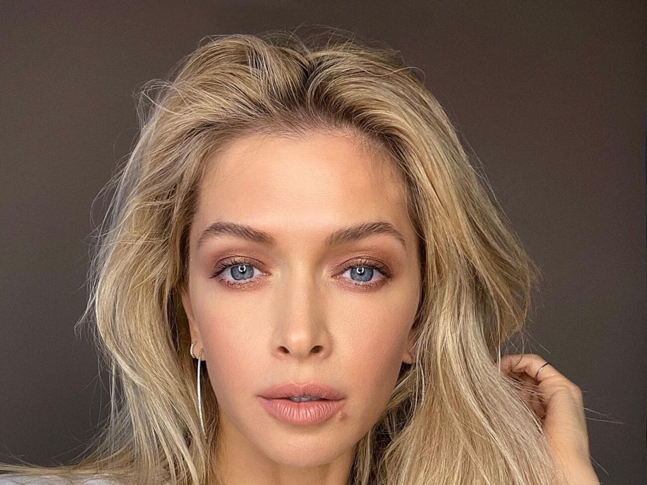 Брежнева:&nbsp;Впервые в жизни болею за все страны с любовью и благодарностью за то, как каждая из них отнеслась к беженцам из Украины и к нашей стране