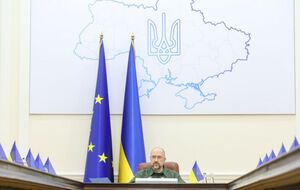 Шмыгаль считает, что "в эти сложные дни любое повышение тарифов точно не актуально"