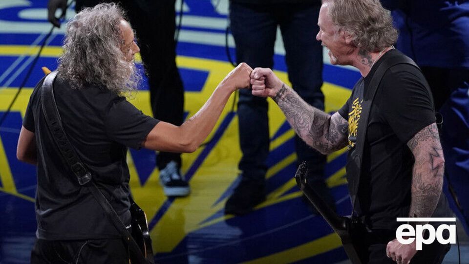 Гурт Metallica продовжував виступ, коли його прихильниця народжувала на стадіоні