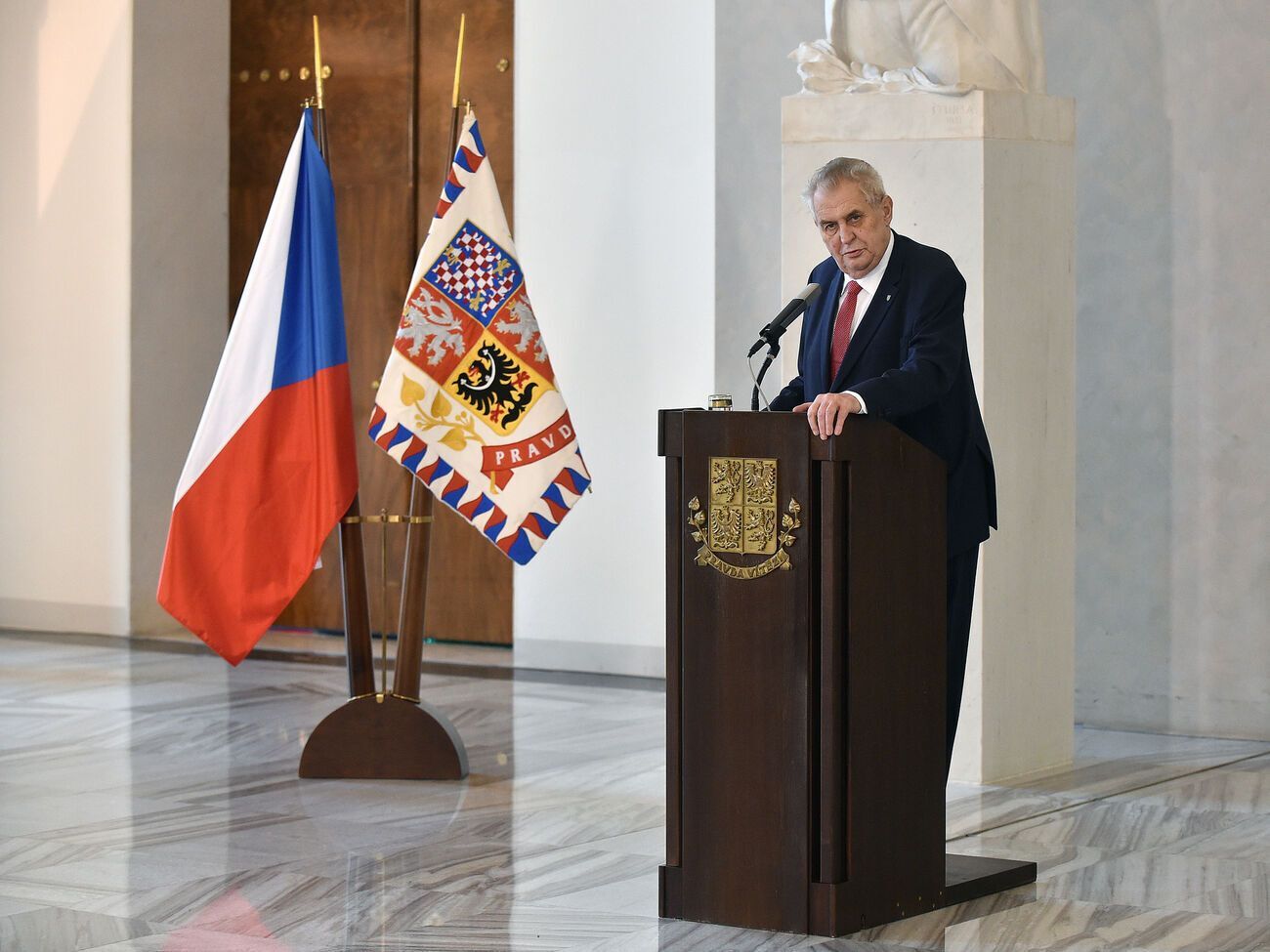 Граждане Чехии должны получить разрешение президента на службу в иностранной армии