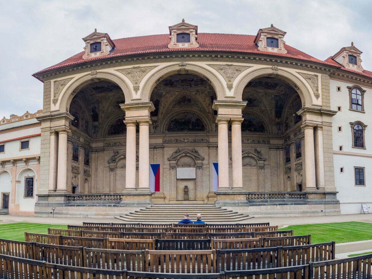 Сенат также поддержал продолжение поставок оружия Украине