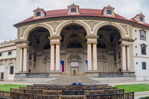 Сенат также поддержал продолжение поставок оружия Украине