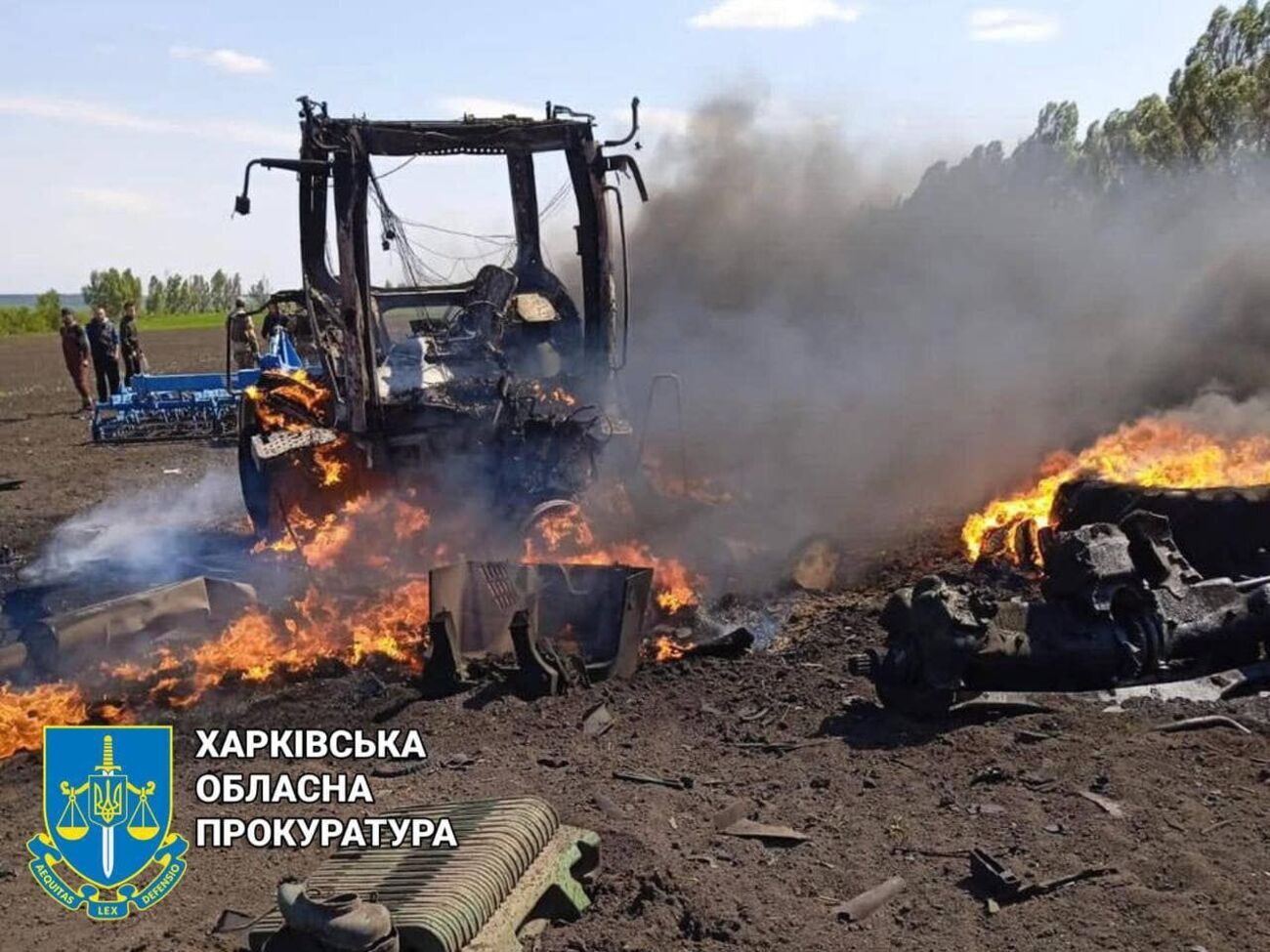 Трактор работал в поле в момент авиаудара