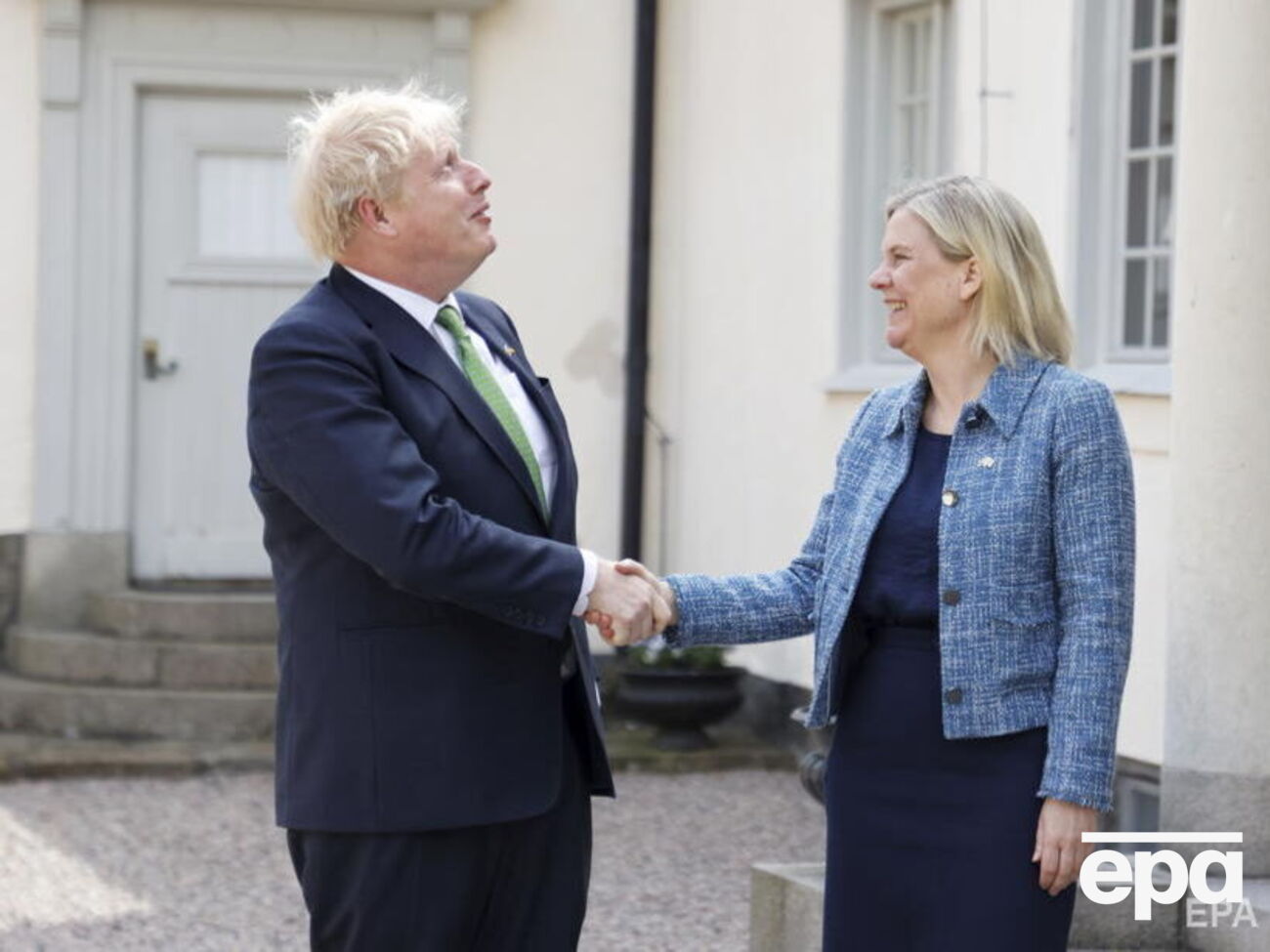 Джонсон пообещал защиту Швеции и Финляндии, пока они решают вопрос о вступлении в НАТО