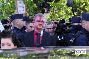 У МЗС РФ вважають, що їхній посол зазнав нападу, коли його облили фарбою, а Польща "не забезпечила недоторканності" дипломата