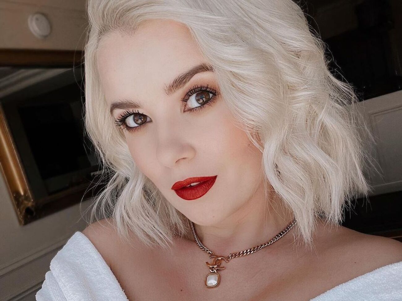 Міка Ньютон: Я одразу чітко заявила свою позицію і написала: "Усі, хто підтримує Росію, Путіна, можете від мене відписатися"