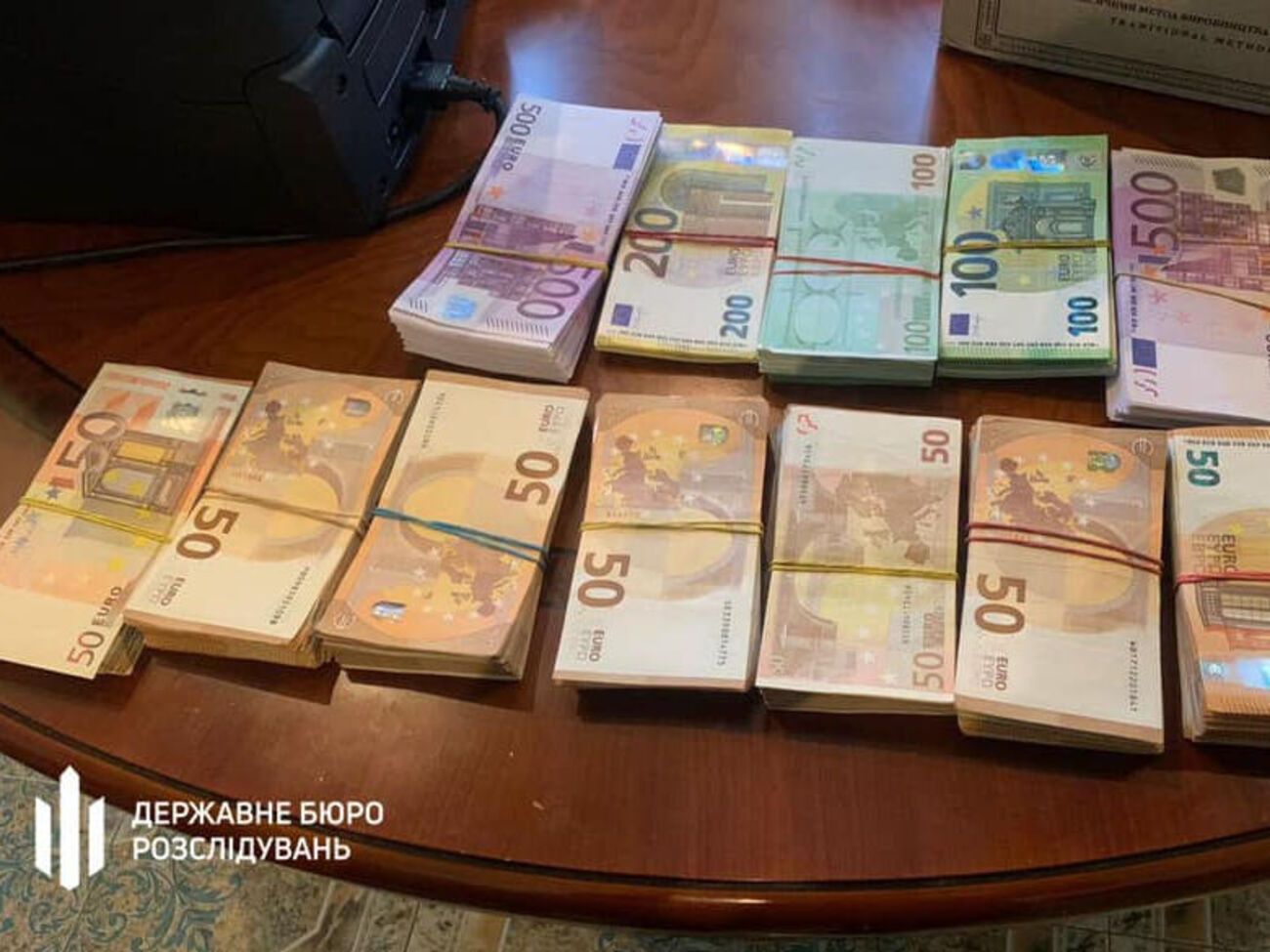 В ГБР заявили, что подозреваемые занимались легализацией денег и выводом средств через аффилированный конвертационный центр