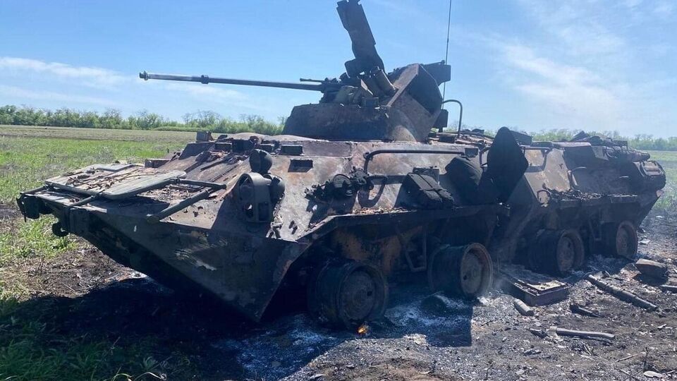 За даними Генштабу ЗСУ станом на 12 травня, окупанти протягом доби втратили 300 солдатів, вісім танків і БПЛА, вертоліт, приблизно 20 одиниць автотехніки