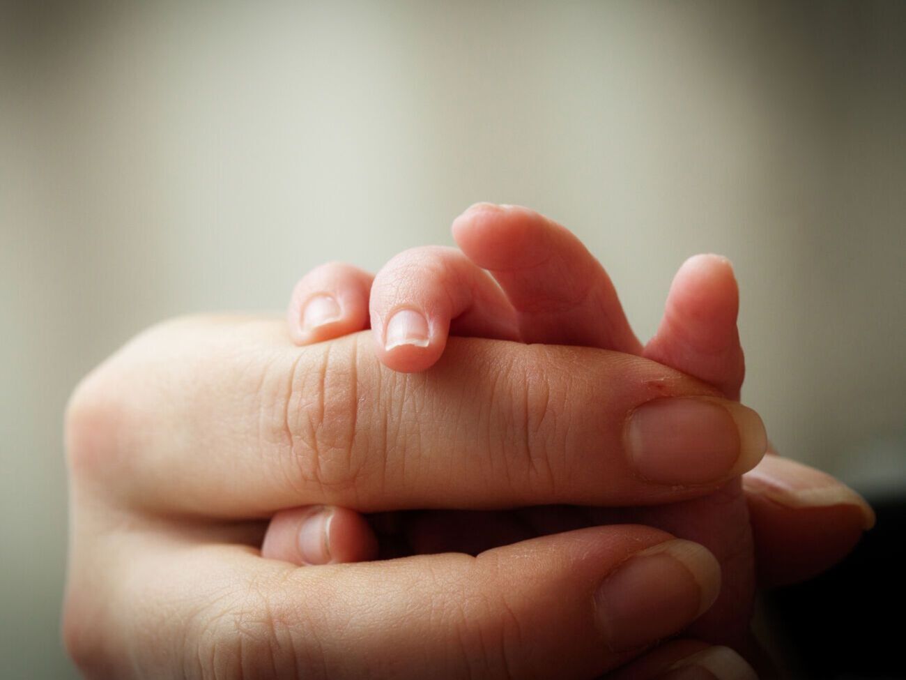 За 77 дней полномасштабной войны в Украине родилось почти 43 тыс. детей