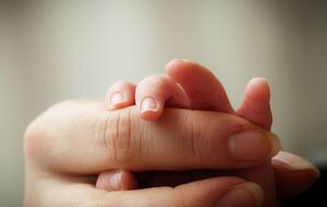 За 77 дней полномасштабной войны в Украине родилось почти 43 тыс. детей