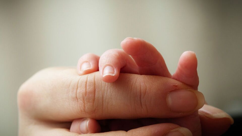 За 77 дней полномасштабной войны в Украине родилось почти 43 тыс. детей