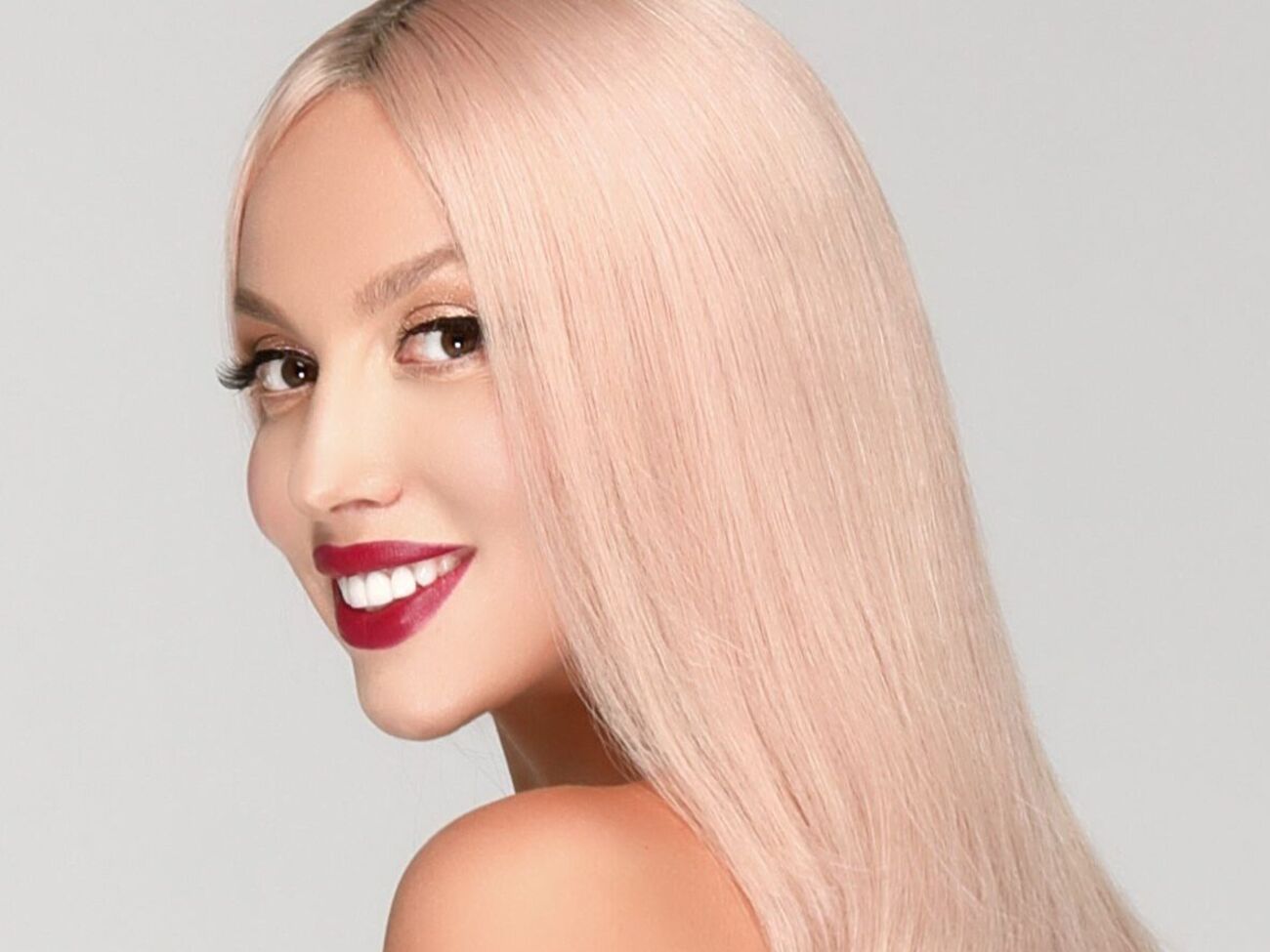 Полякова о муже, который остался в Украине: Он что-то там делает, мне не рассказывает