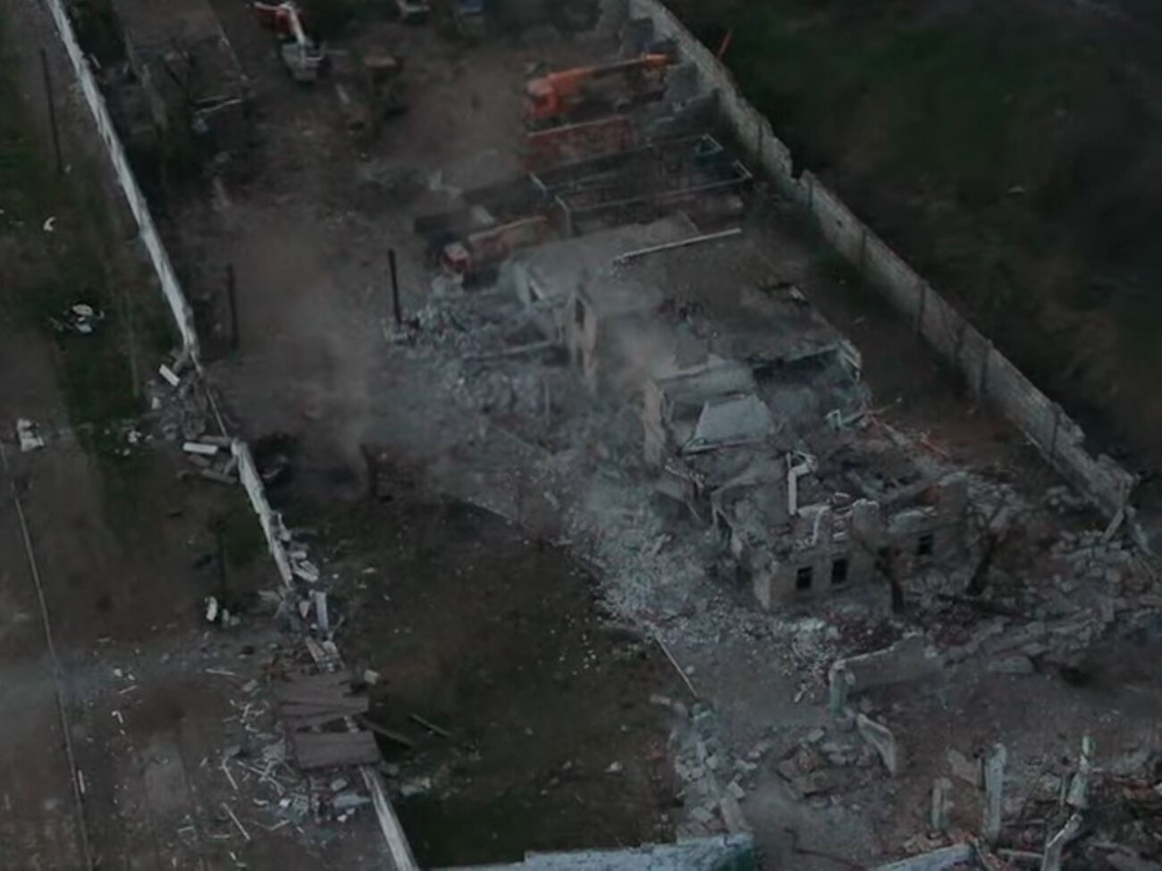 Українські військові вибивають ворога з раніше захоплених ним позицій на території заводу "Азовсталь", заявили в "Азові"