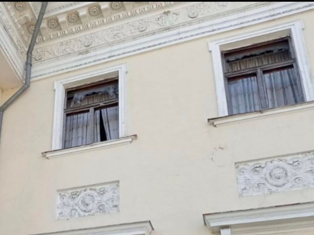 Дворец получил повреждения несколько дней назад