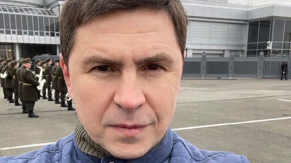Подоляк: Була "партія шахраїв і злодіїв", стала країна варварів та мародерів