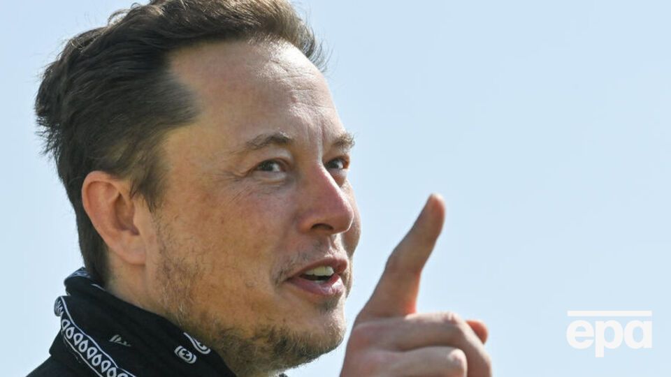 Маск заявил, что покупка Twitter приостановлена до подтверждения количества фейковых аккаунтов в соцсети