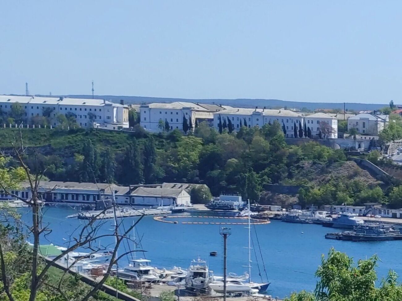 Підводні човни Чорноморського флоту РФ стояли у Південній бухті окупованого Севастополя