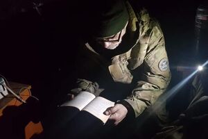 У ДПСУ показали, чим захисники Маріуполя займаються між боями. Фоторепортаж