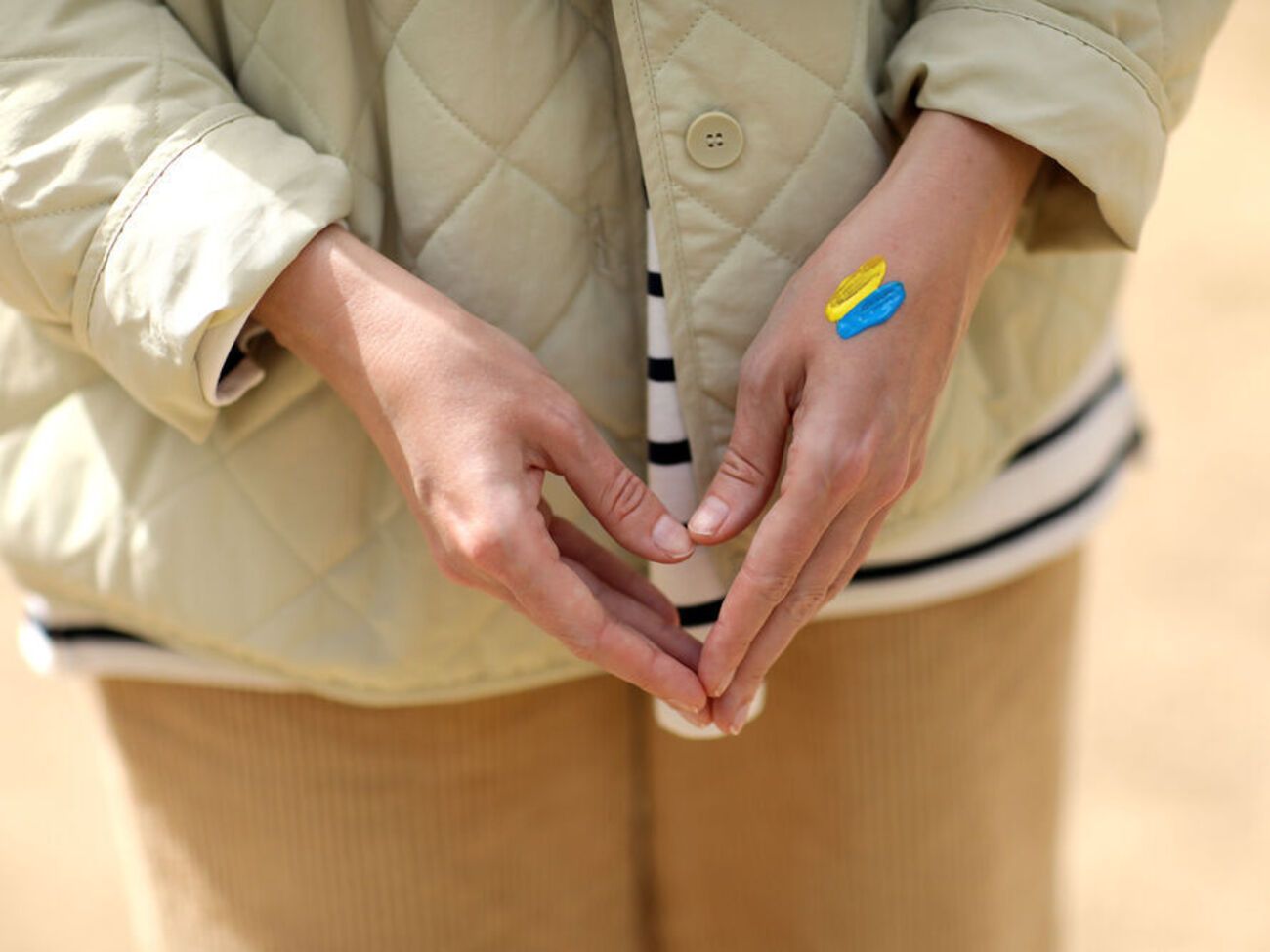 По данным Денисовой, оккупанты приказали провести "сверку данных" женщин со специальностями: бухгалтер, повар, медсестра и другими