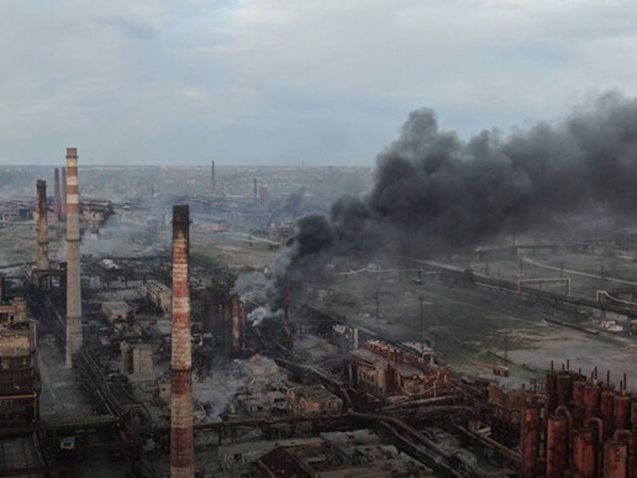Завдяки допомозі ООН вивезено дуже багато співробітників із бомбосховищ "Азовсталі", зазначив гендиректор "Запоріжсталі"