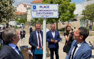 В Каннах провели церемонию переименования площади