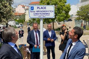 У Каннах провели церемонію перейменування площі