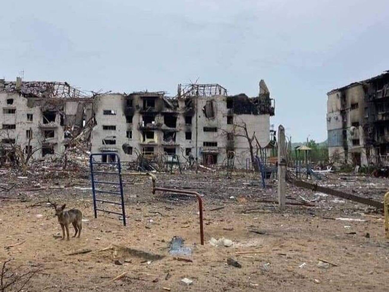 Оккупанты нанесли артиллерийский удар по больнице в Северодонецке