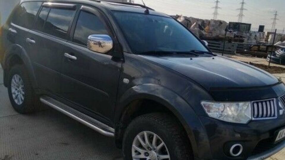 Машини для армії ДТЕК передала зі свого автопарку