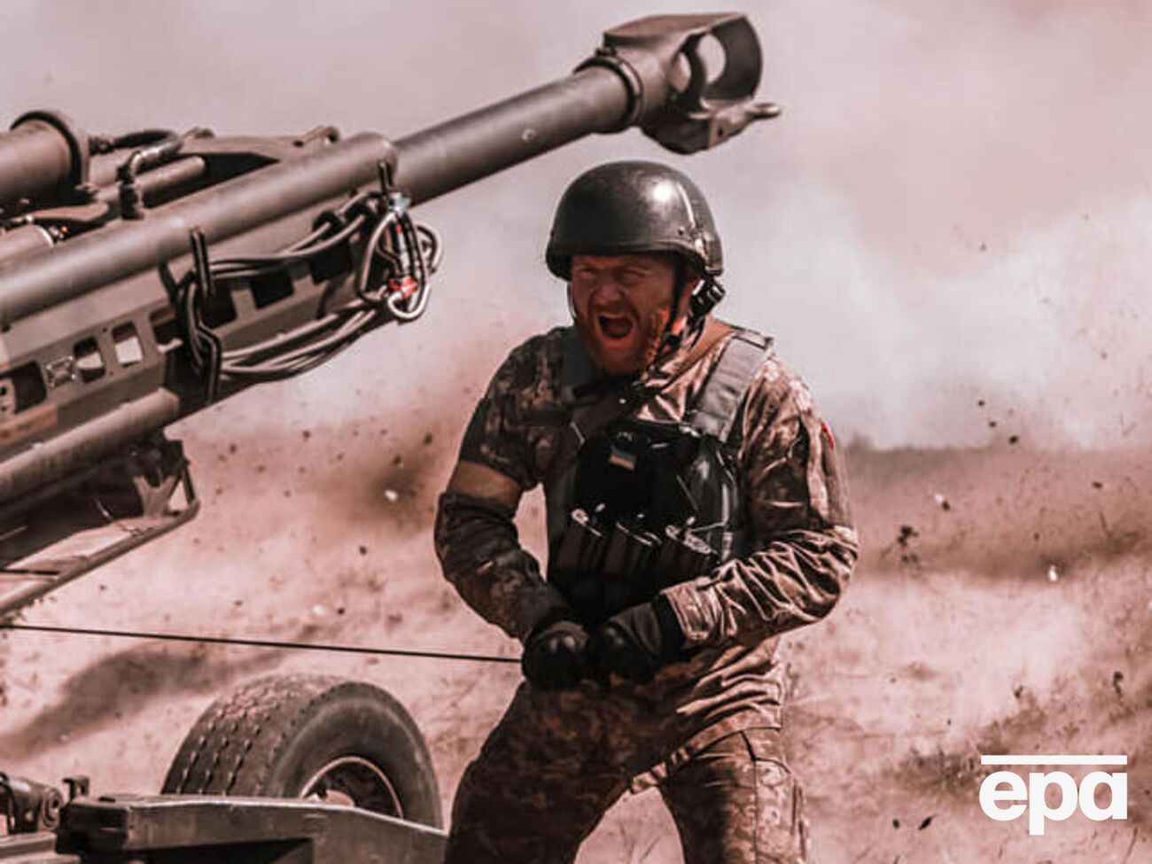 Американcкие гаубицы стреляют на фронте вовсю, отметил Арестович