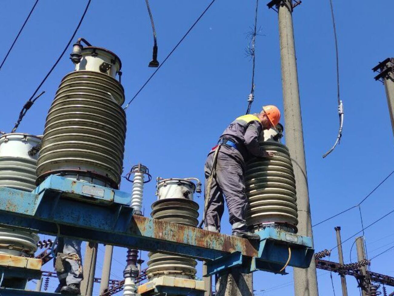 Протягом минулого тижня світло повернули 93 051 сім'ї в Донецькій області, незважаючи на активні бойові дії, наголосили енергетики