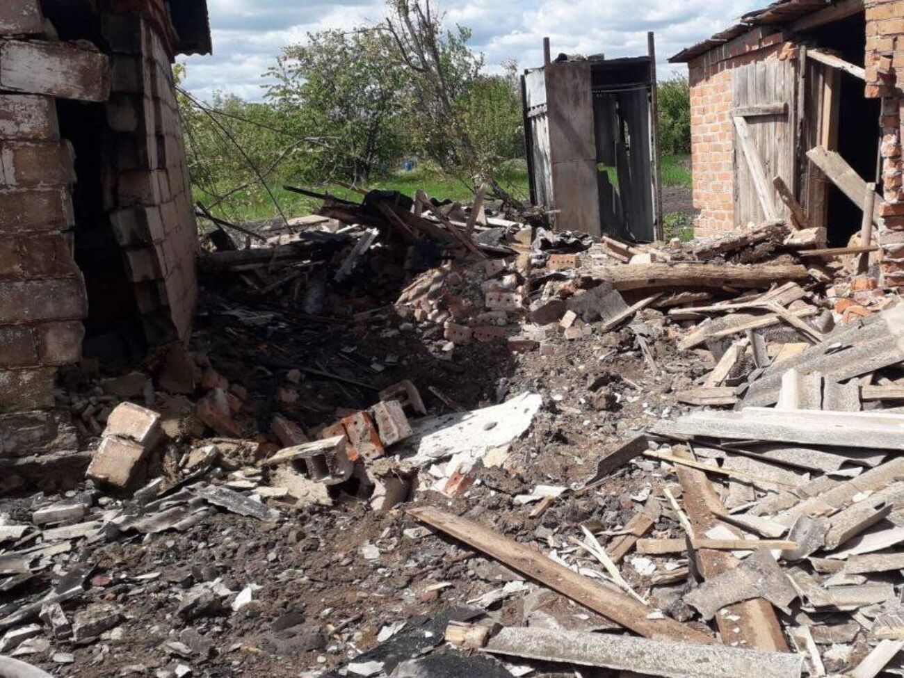 Окупанти зруйнували житлові будівлі, зазначили в ДСНС