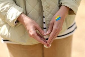 According to Denisova, the occupiers ordered a "reconciliation of data" of women with specialties: accountant, cook, nurse and others