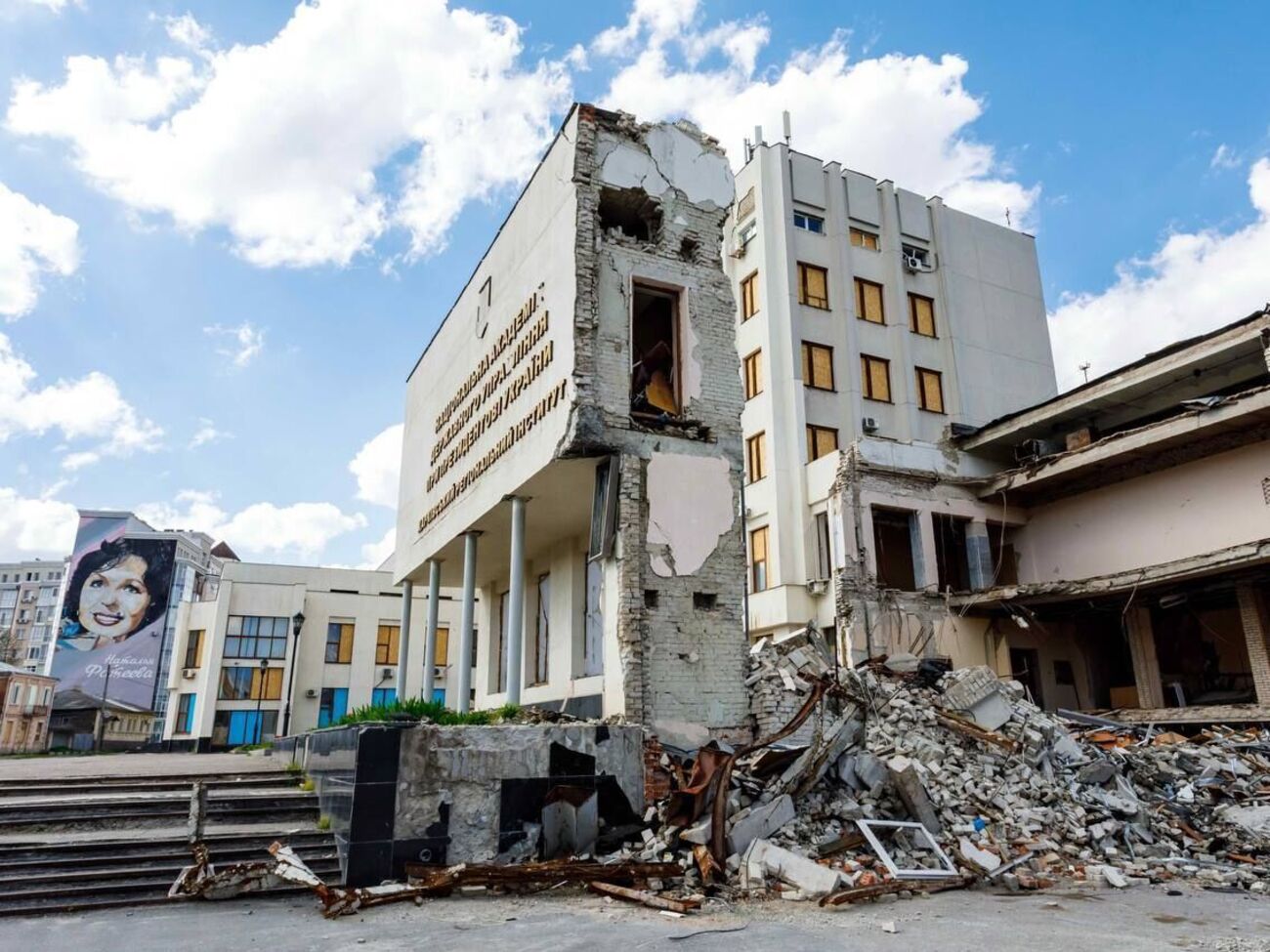 Синегубов рассказал, что город оживает
