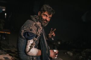 В Генштабе сообщили, что с "Азовстали" эвакуировали тяжелораненых военнослужащих. На фото – один из защитников Мариуполя на "Азовстали" в начале мая