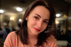 Гвоздьова: Удома. В Україні