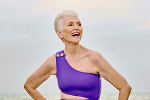 Мей Маск після завершення кар'єри моделі читає лекції з дієтології