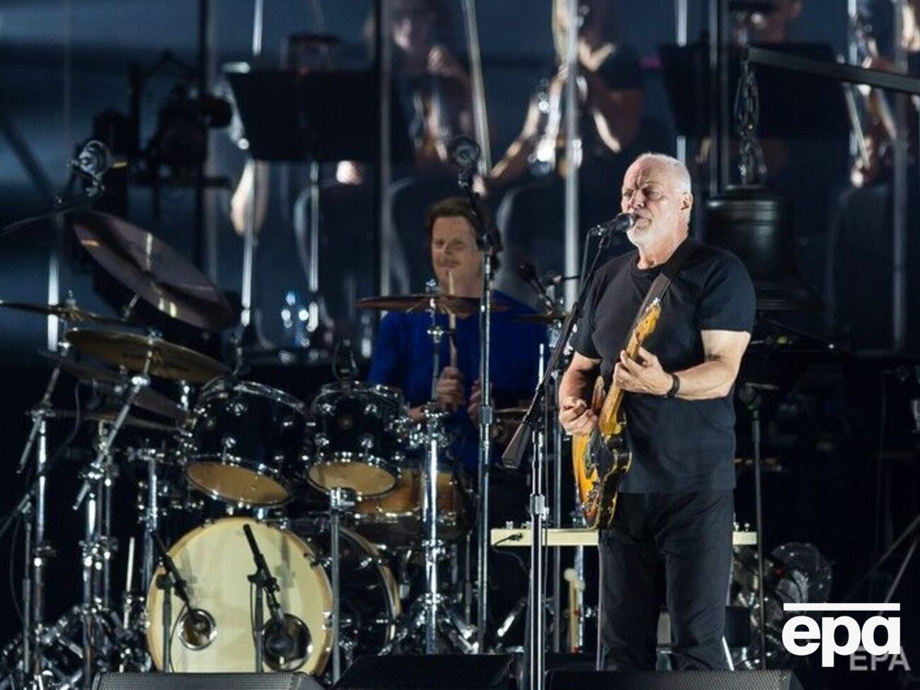 Премьера совместной песни Pink Floyd и Хлывнюка Hey, Hey, Rise Up состоялась в начале апреля