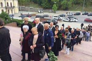 У Києві відбувається церемонія прощання з першим президентом Кравчуком. Фоторепортаж