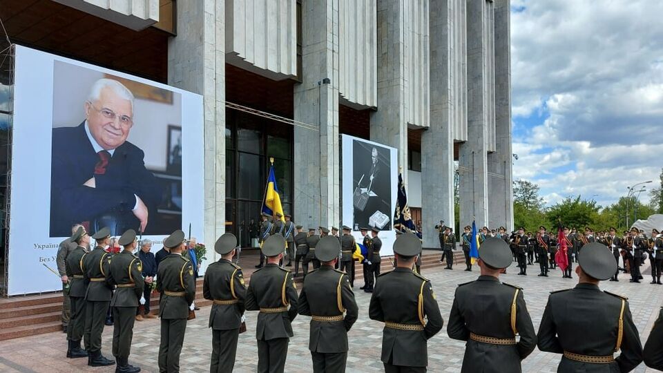 Церемония прощания с Кравчуком проходит в столице Украины