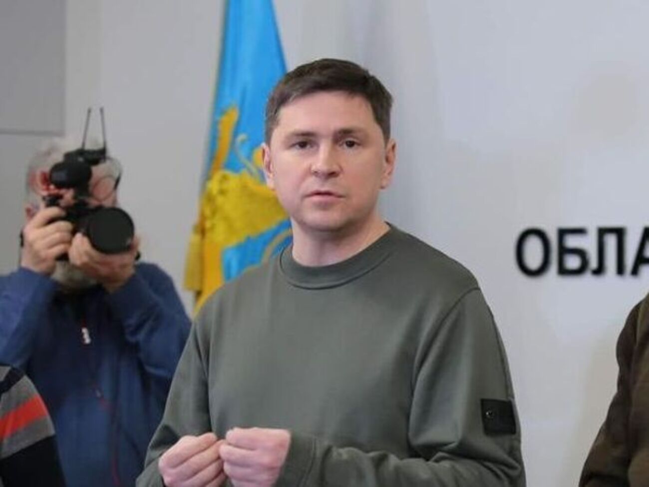 Подоляк: Я хочу, щоб європейські партнери розуміли: ціна за війну для України є дуже великою. У нас убито багато цивільних. І не просто вбито, а цинічно замордовано