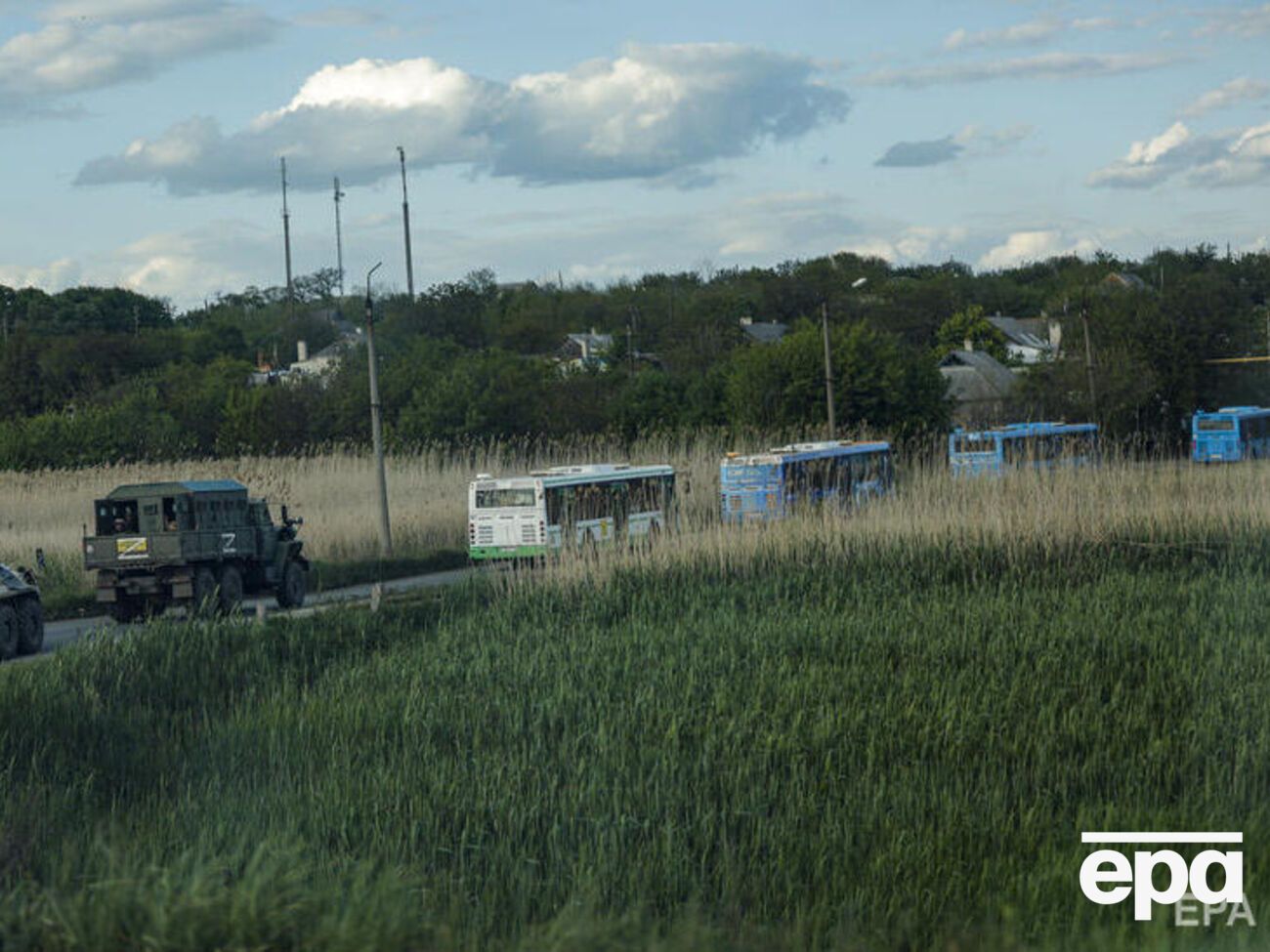 Журналисты Reuters пишут, что с территории завода сегодня выехало семь автобусов