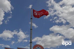 В Госдуме повторяют пропагандистские заявления Путина о том, что под этим флагом сегодня российская армия "противостоит неонацистам, возродившимся в Украине"