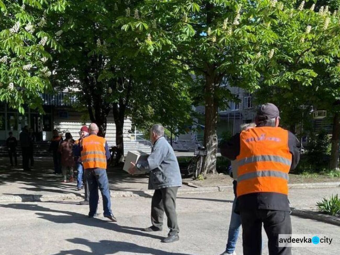 Завдяки проєкту "Рятуємо життя" вже майже 35 тис. людей отримали гуманітарну допомогу в різних містах