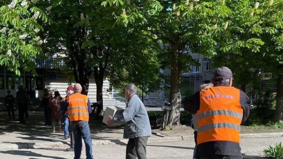 Завдяки проєкту "Рятуємо життя" вже майже 35 тис. людей отримали гуманітарну допомогу в різних містах