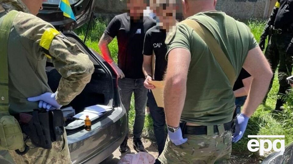 У затриманого вилучили також два автомати Калашникова і значну кількість патронів