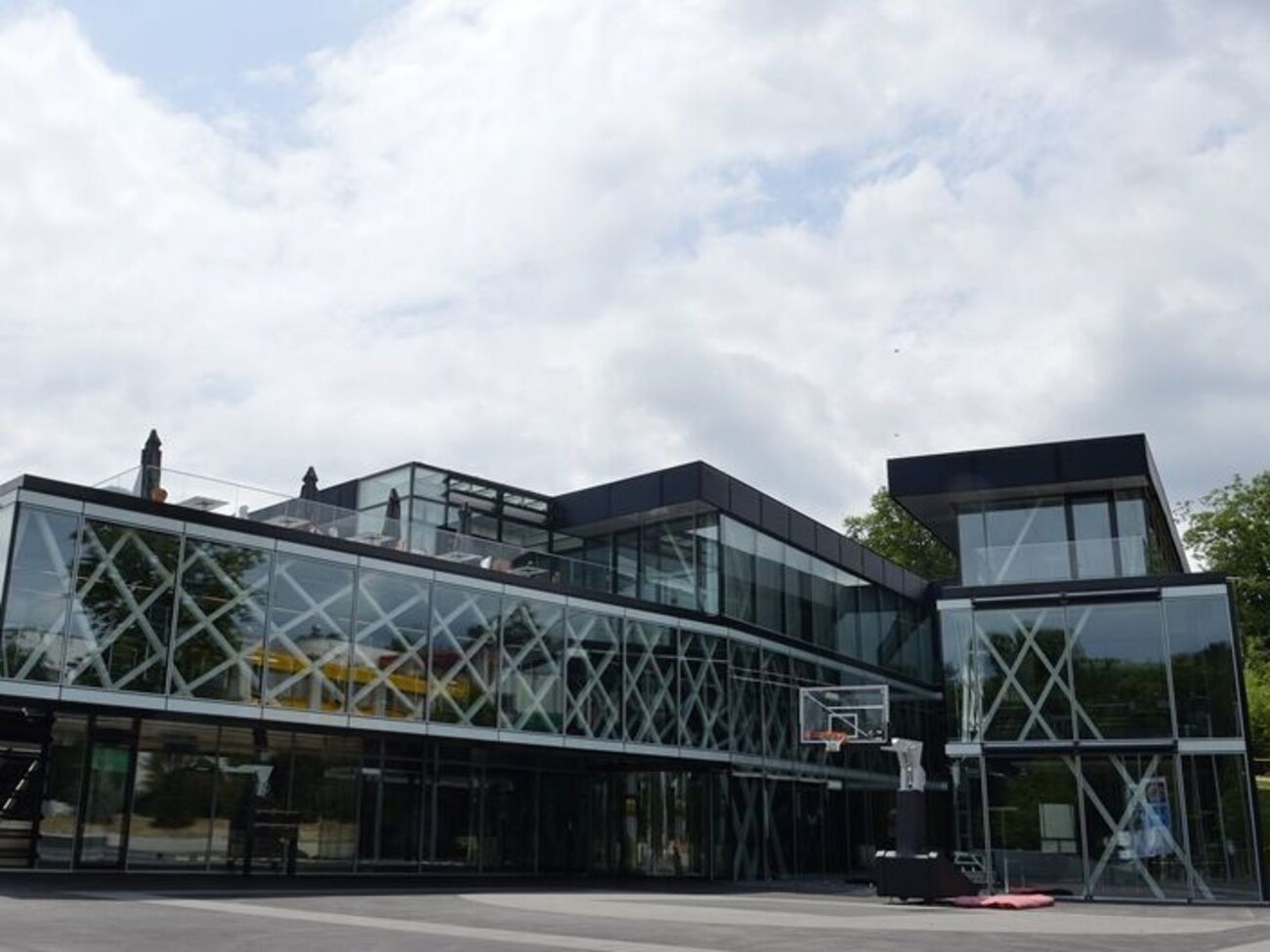 ФИБА запретила проведение соревнований под своей эгидой на территории России и Беларуси